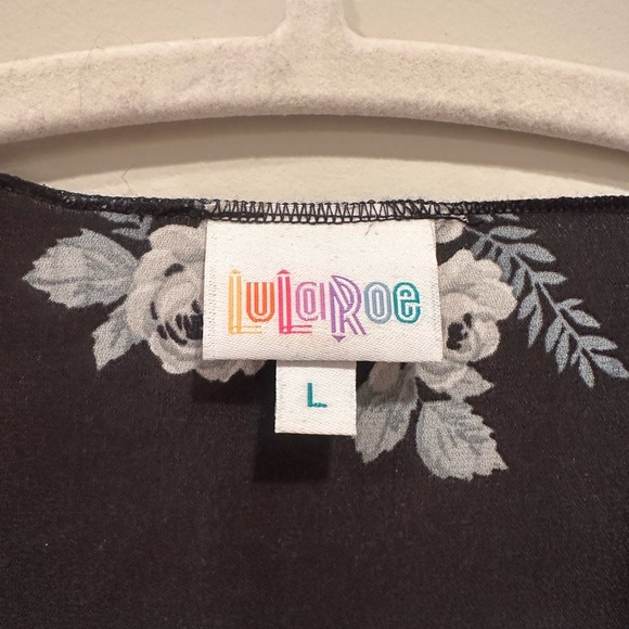 LuLaRoe Black Floral Fringe Kimono Dark Floral Layer Cover Up Sz L - Picture 4 of 7